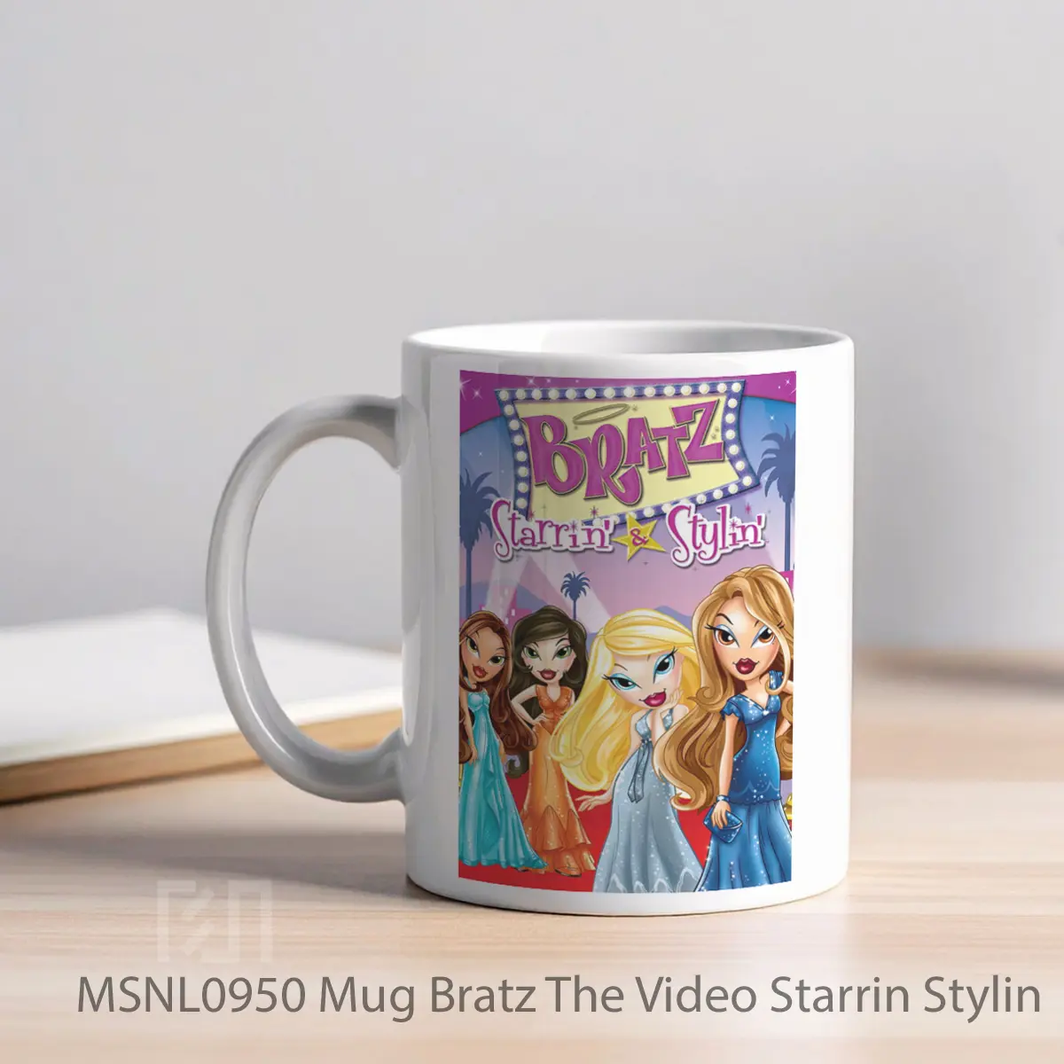 Mug Bratz The Video Starrin Stylin Gelas Keramik Tema Film MSNL0950 - Tampak Kiri