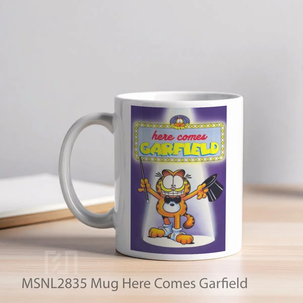 Mug Here Comes Garfield Gelas Keramik Tema Film MSNL2835 - Tampak Kiri