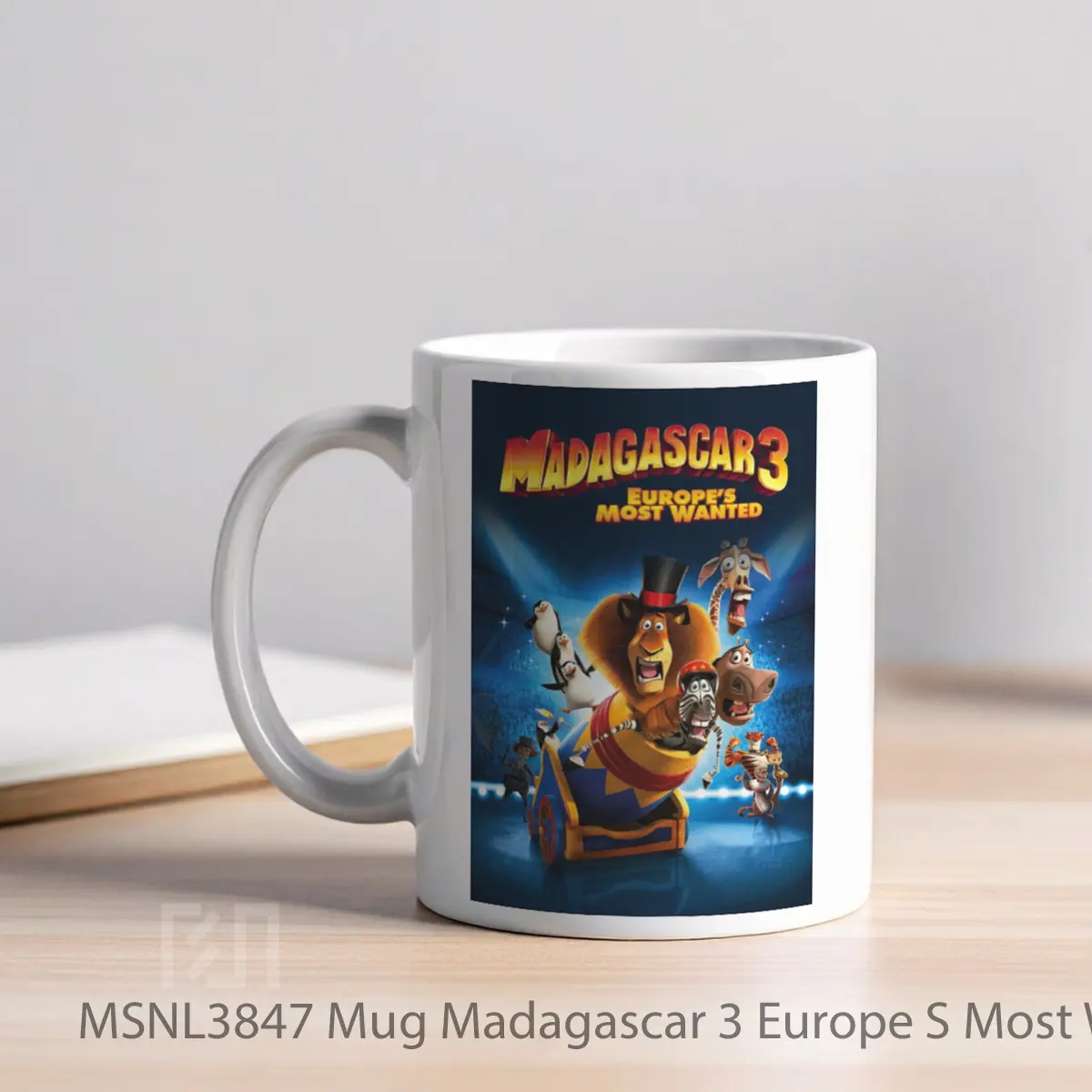 Mug Madagascar 3 Europe S Most Wanted Gelas Keramik Tema Film MSNL3847 - Tampak Kiri