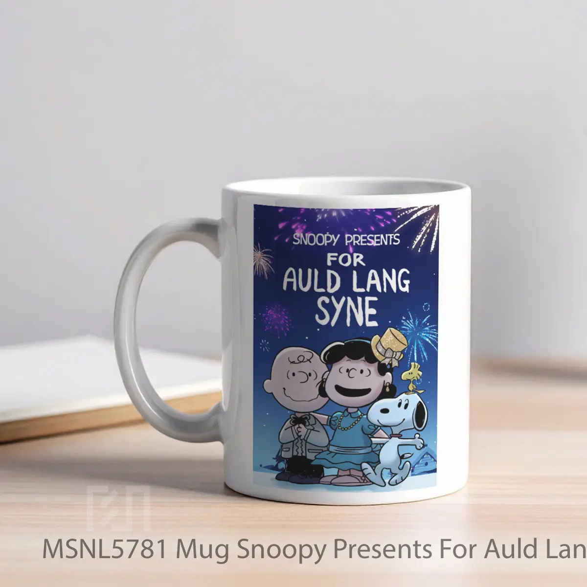 Mug Snoopy Presents For Auld Lang Syne Gelas Keramik Tema Film MSNL5781 - Tampak Kiri