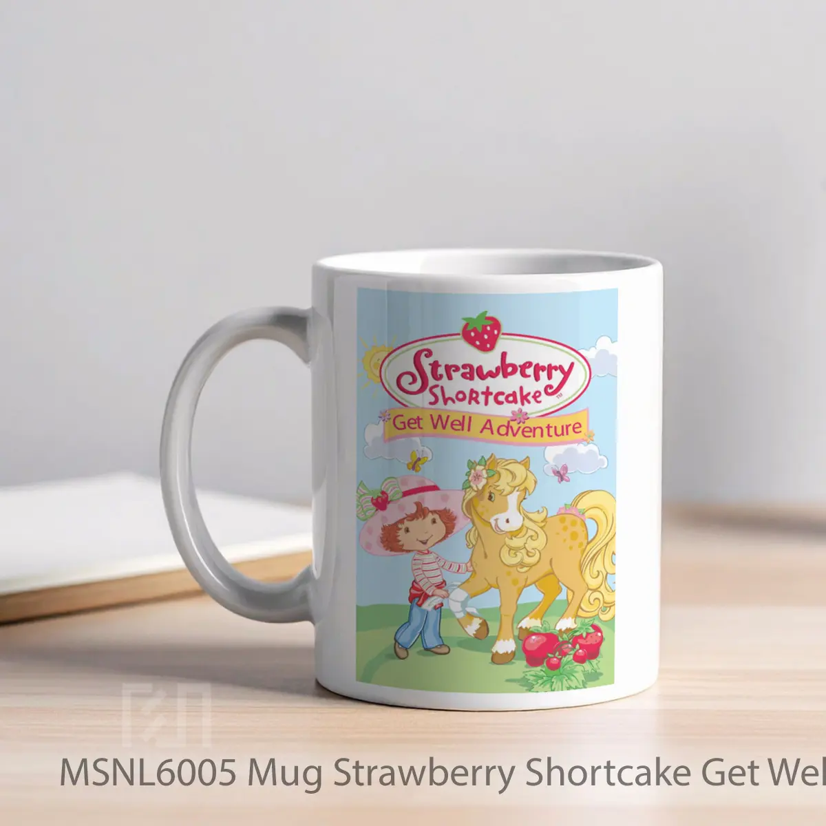 Mug Strawberry Shortcake Get Well Adventure Gelas Keramik Tema Film MSNL6005 - Tampak Kiri