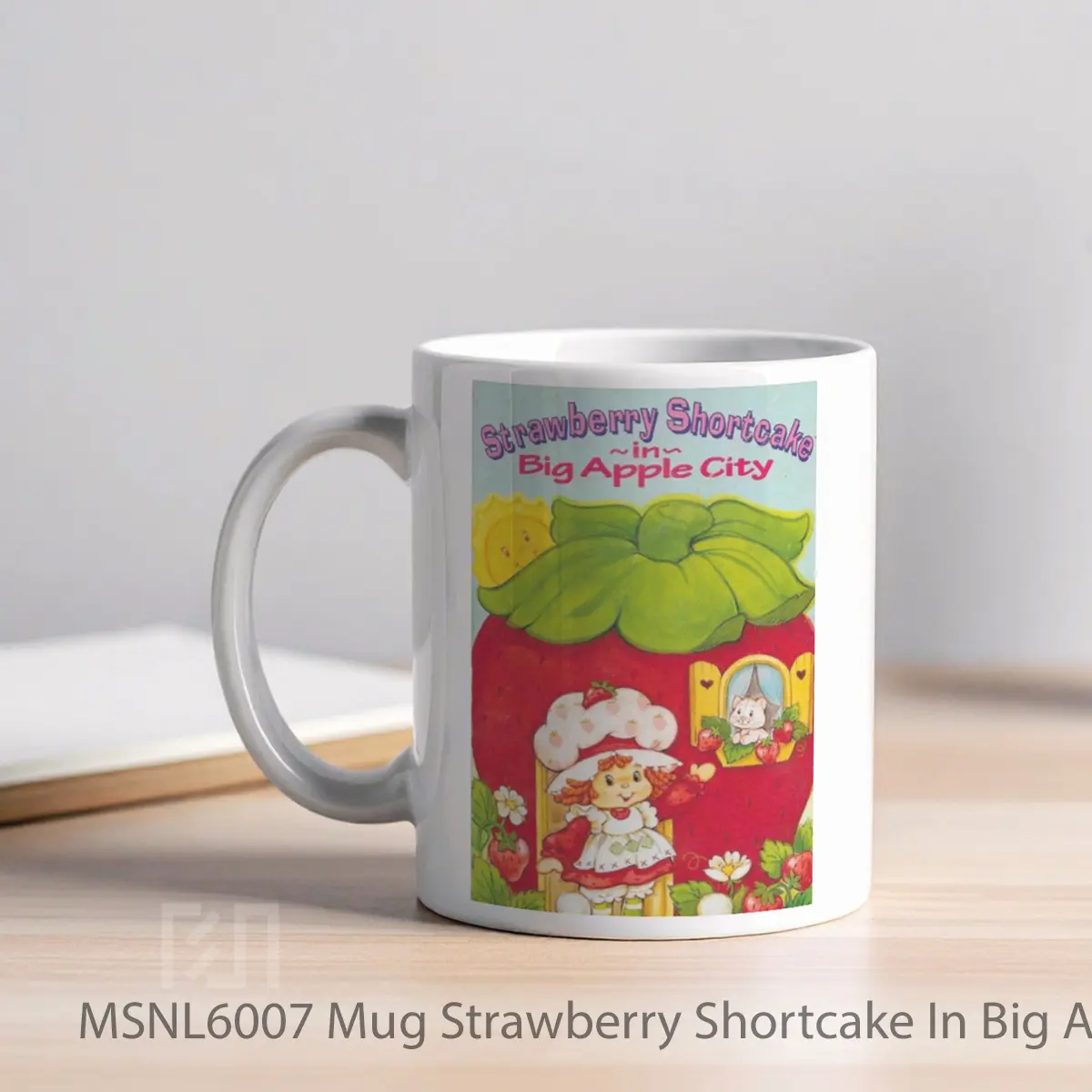 Mug Strawberry Shortcake In Big Apple City Gelas Keramik Tema Film MSNL6007 - Tampak Kiri