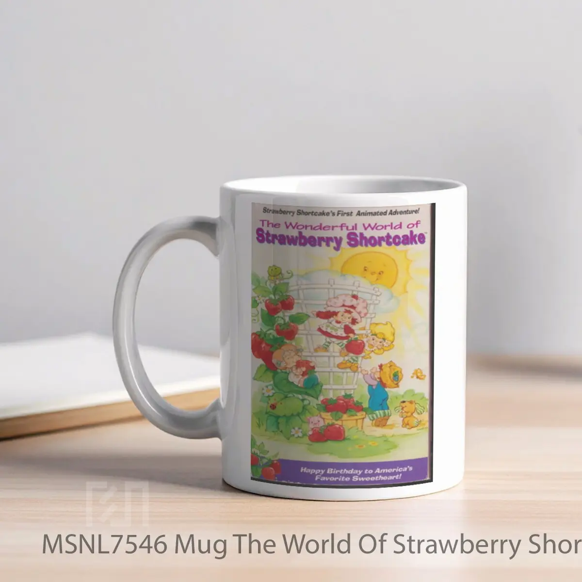 Mug The World Of Strawberry Shortcake Gelas Keramik Tema Film MSNL7546 - Tampak Kiri