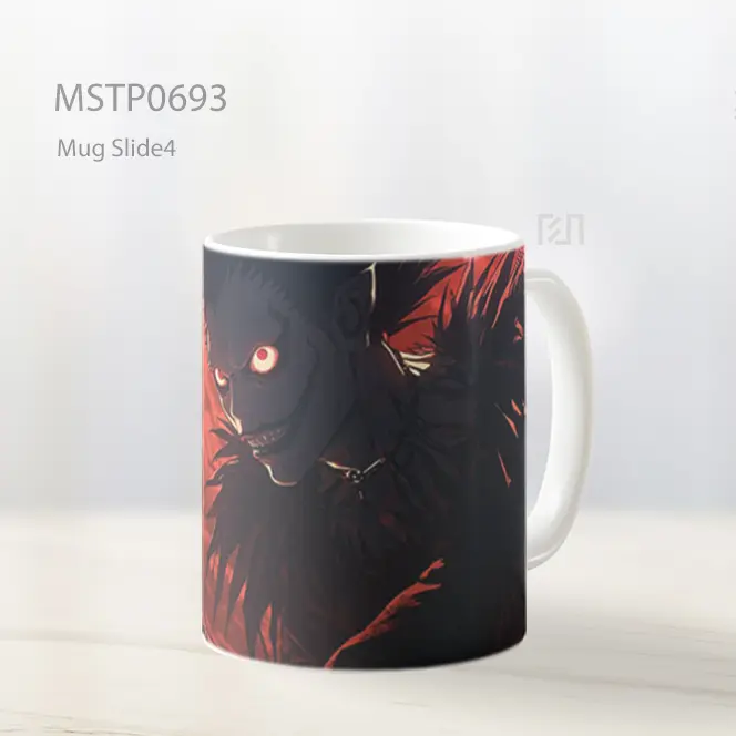Sosok Berambut Cokelat Mengangkat Apel Merah Mug MSTP0693
