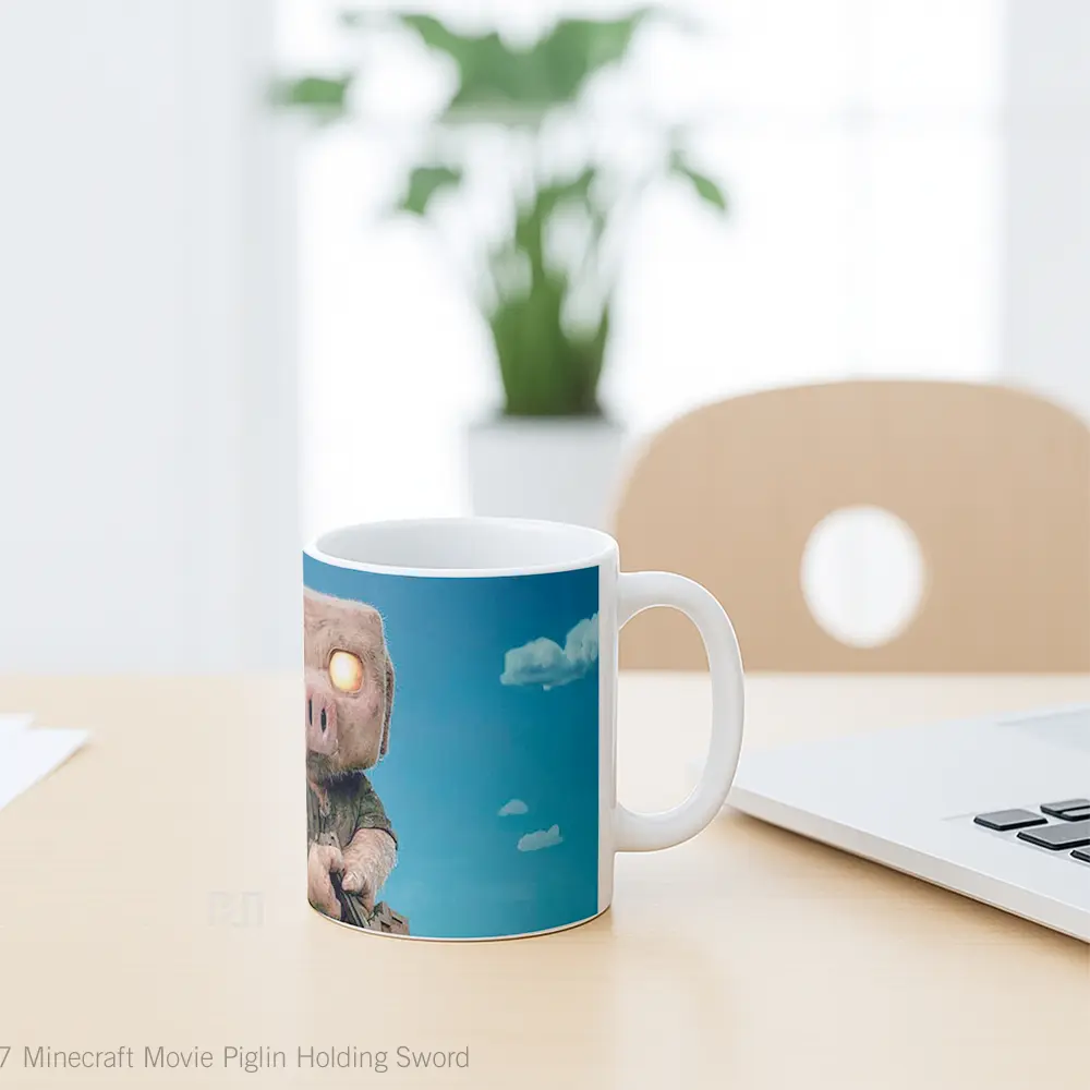Mug Minecraft Movie Piglin Holding Sword Merchandise Game Favorit - All-side / Desain