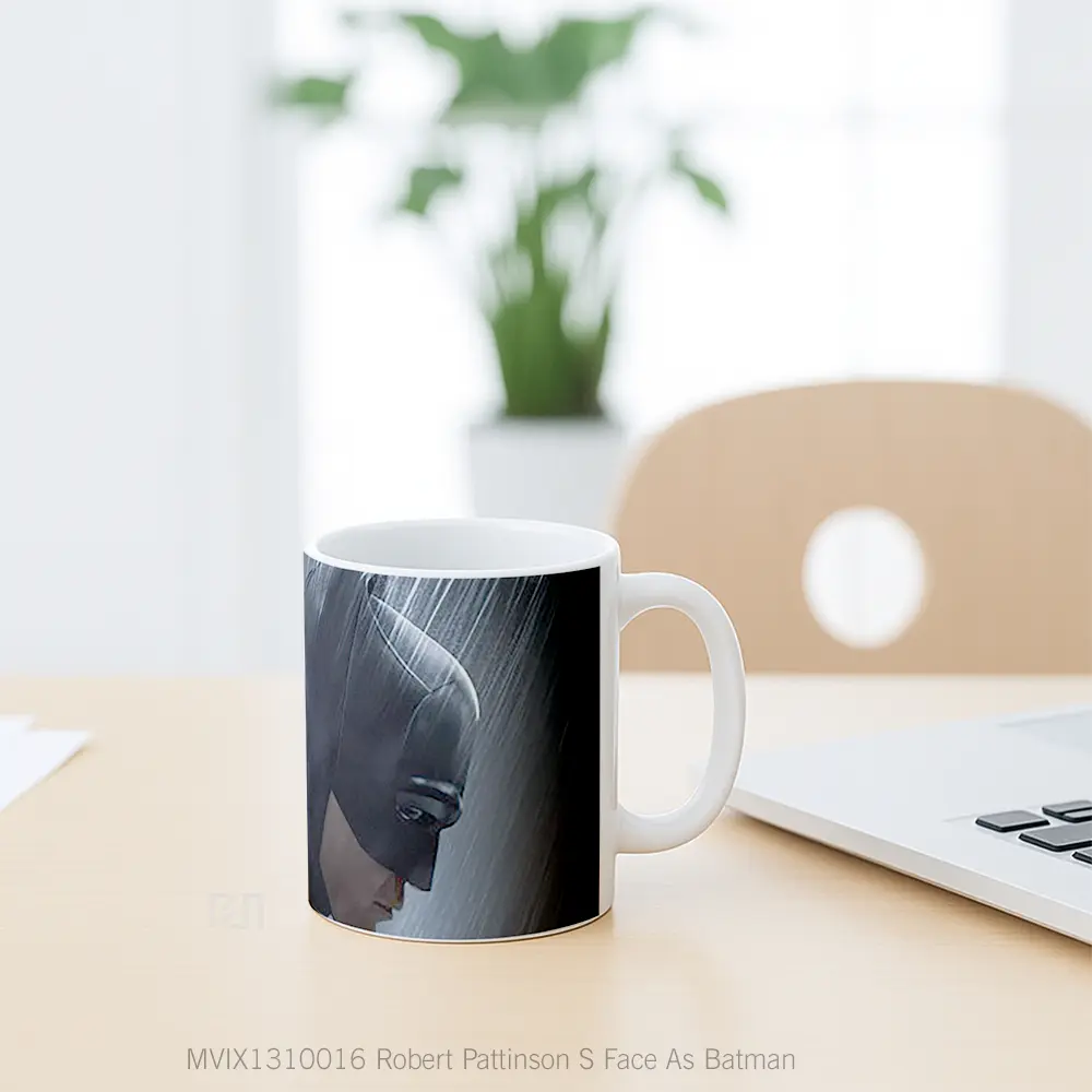 Mug Robert Pattinson S Face As Batman Gelas Superhero - All-side / Desain