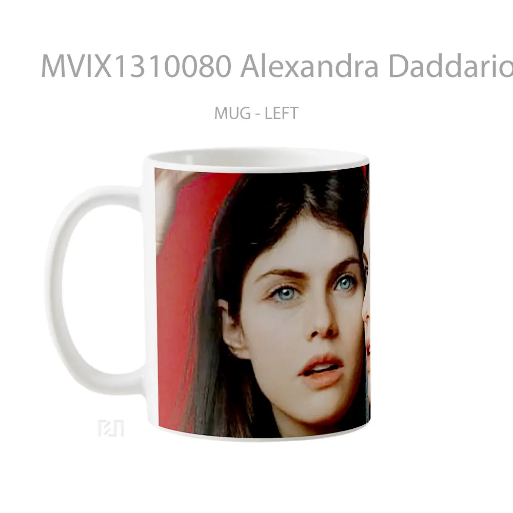 Mug Alexandra Daddario Infront Of Mirror Gelas Selebriti - Tampak Tengah