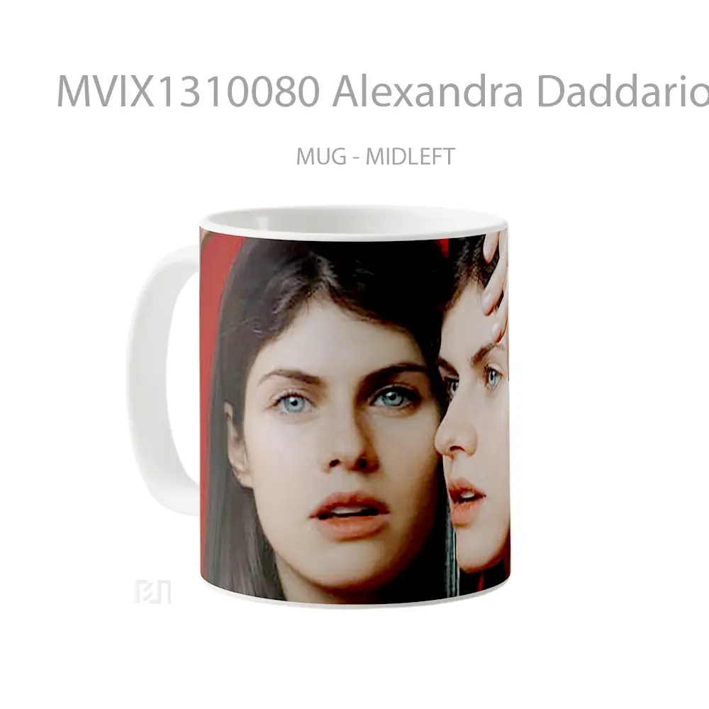 Mug Alexandra Daddario Infront Of Mirror Gelas Selebriti - Tampak Tengah