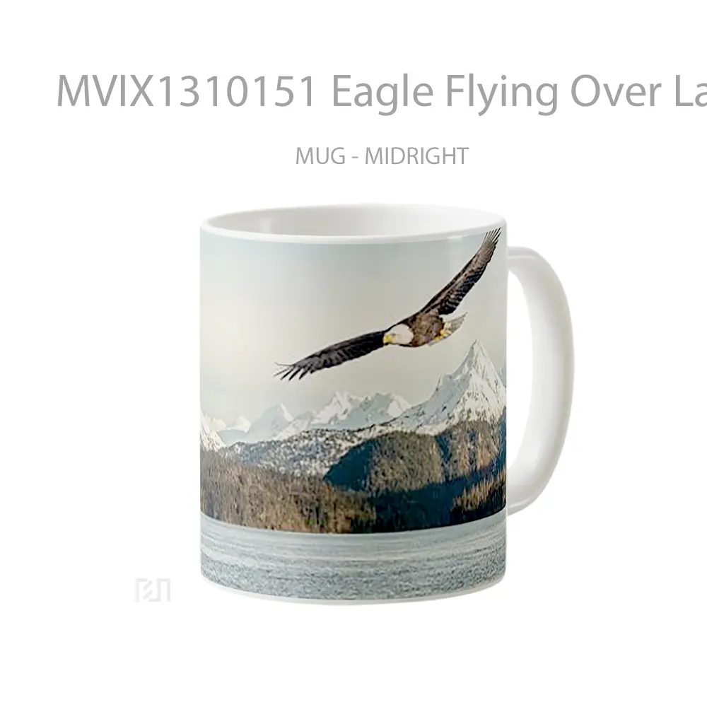 Mug Eagle Flying Over Lake Gelas Hewan Lucu - All-side / Desain