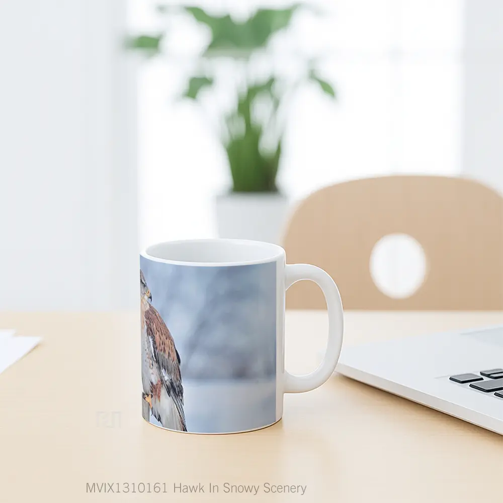 Mug Hawk In Snowy Scenery Gelas Hewan Lucu - All-side / Desain