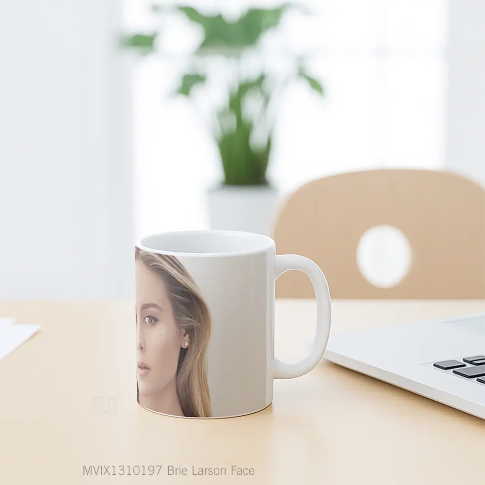 Mug Brie Larson Face Gelas Keramik Unik - All-side / Desain
