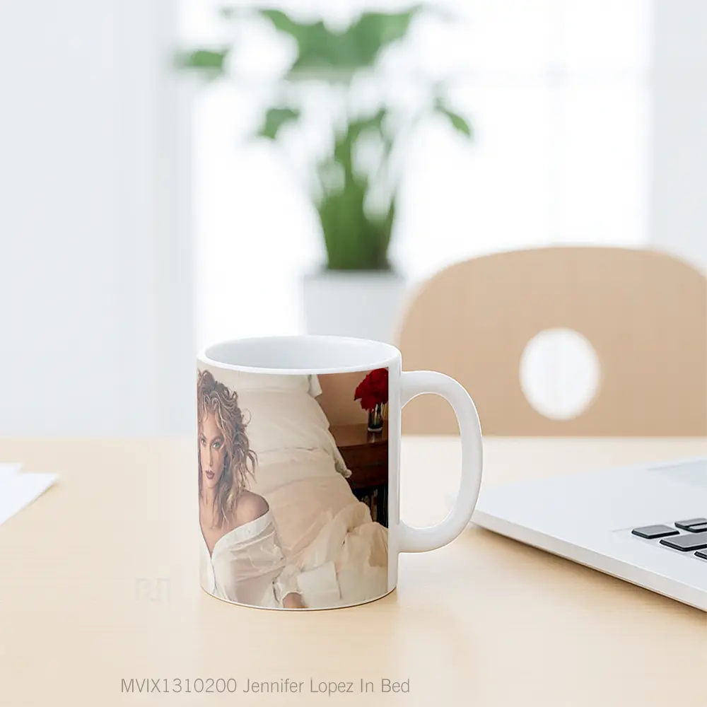 Mug Jennifer Lopez In Bed Gelas Selebriti - All-side / Desain