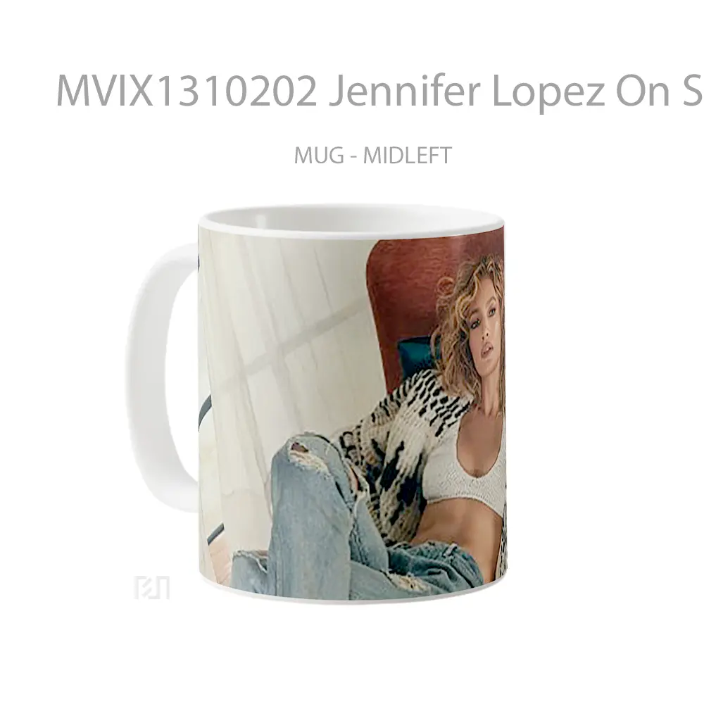 Mug Jennifer Lopez On Sofa Gelas Selebriti - All-side / Desain