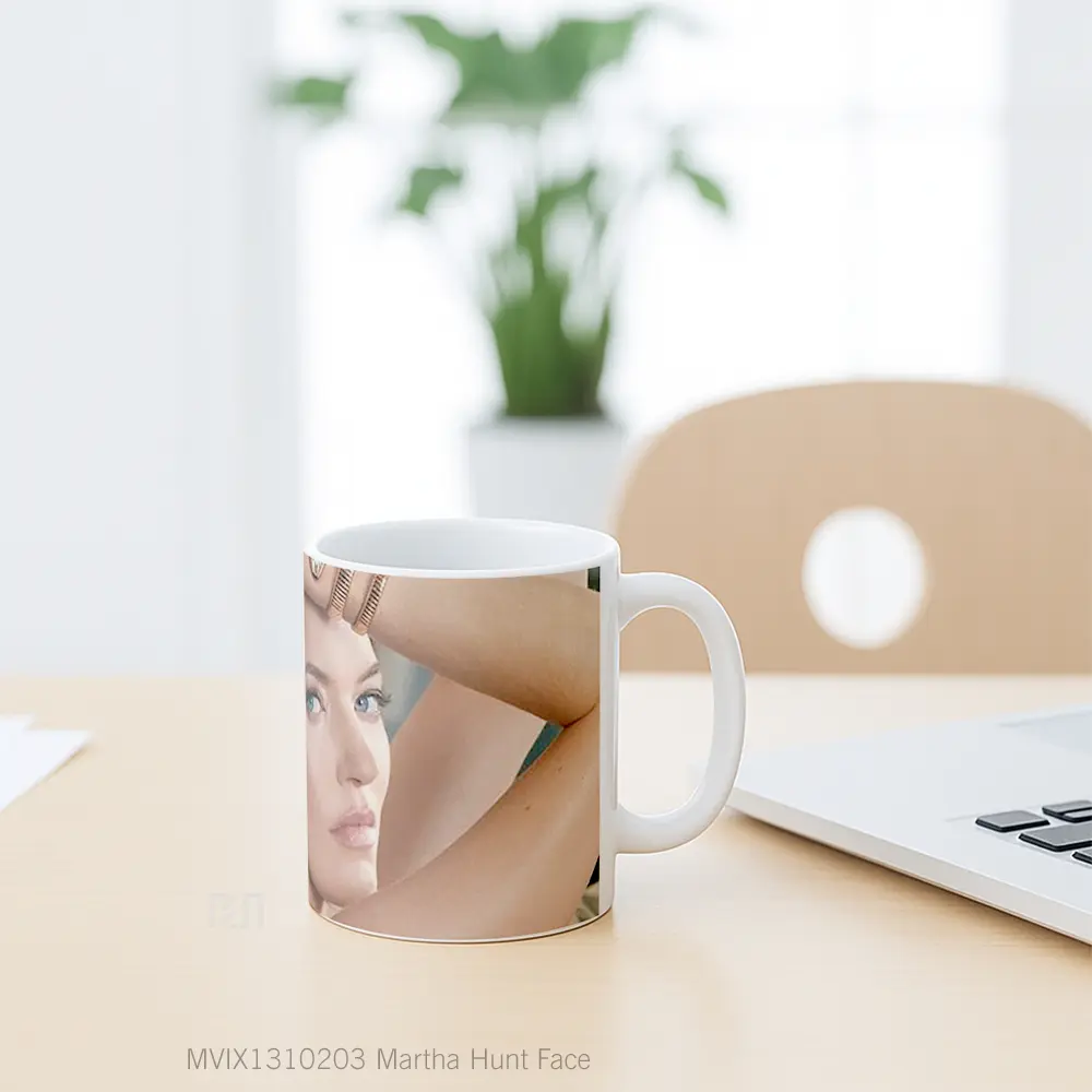 Mug Martha Hunt Face Gelas Keramik Unik - All-side / Desain