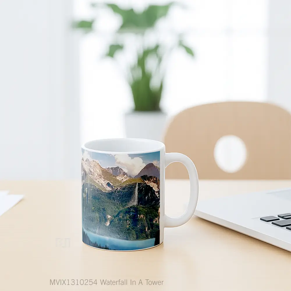 Mug Waterfall In A Tower Gelas Pemandangan Alam - All-side / Desain