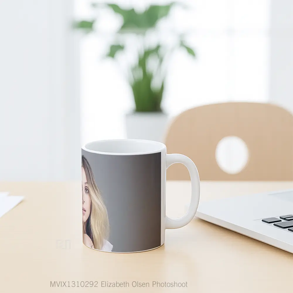 Mug Elizabeth Olsen Photoshoot Gelas Keramik Unik - All-side / Desain