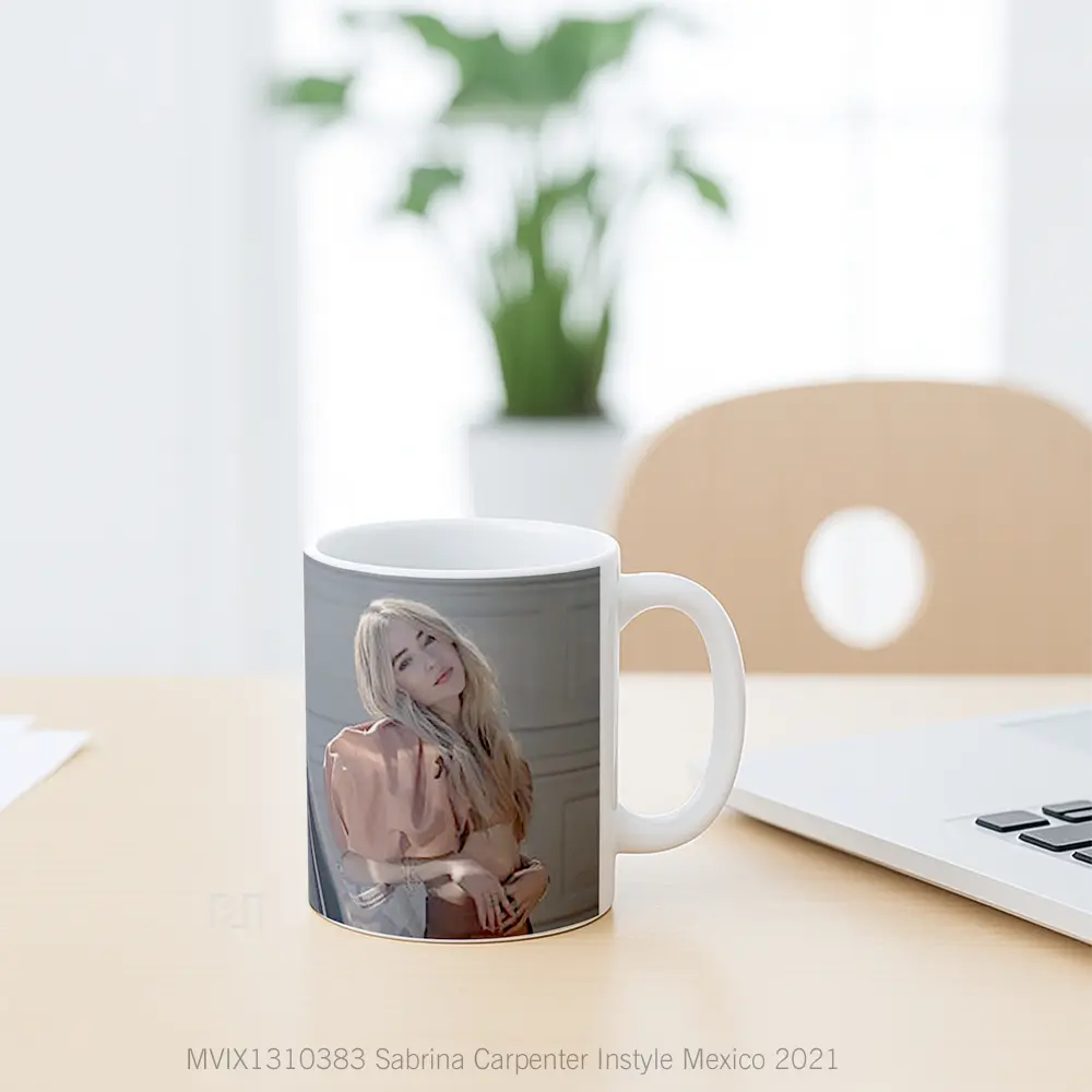 Mug Sabrina Carpenter Instyle Mexico 2021 Gelas Keramik Unik - All-side / Desain