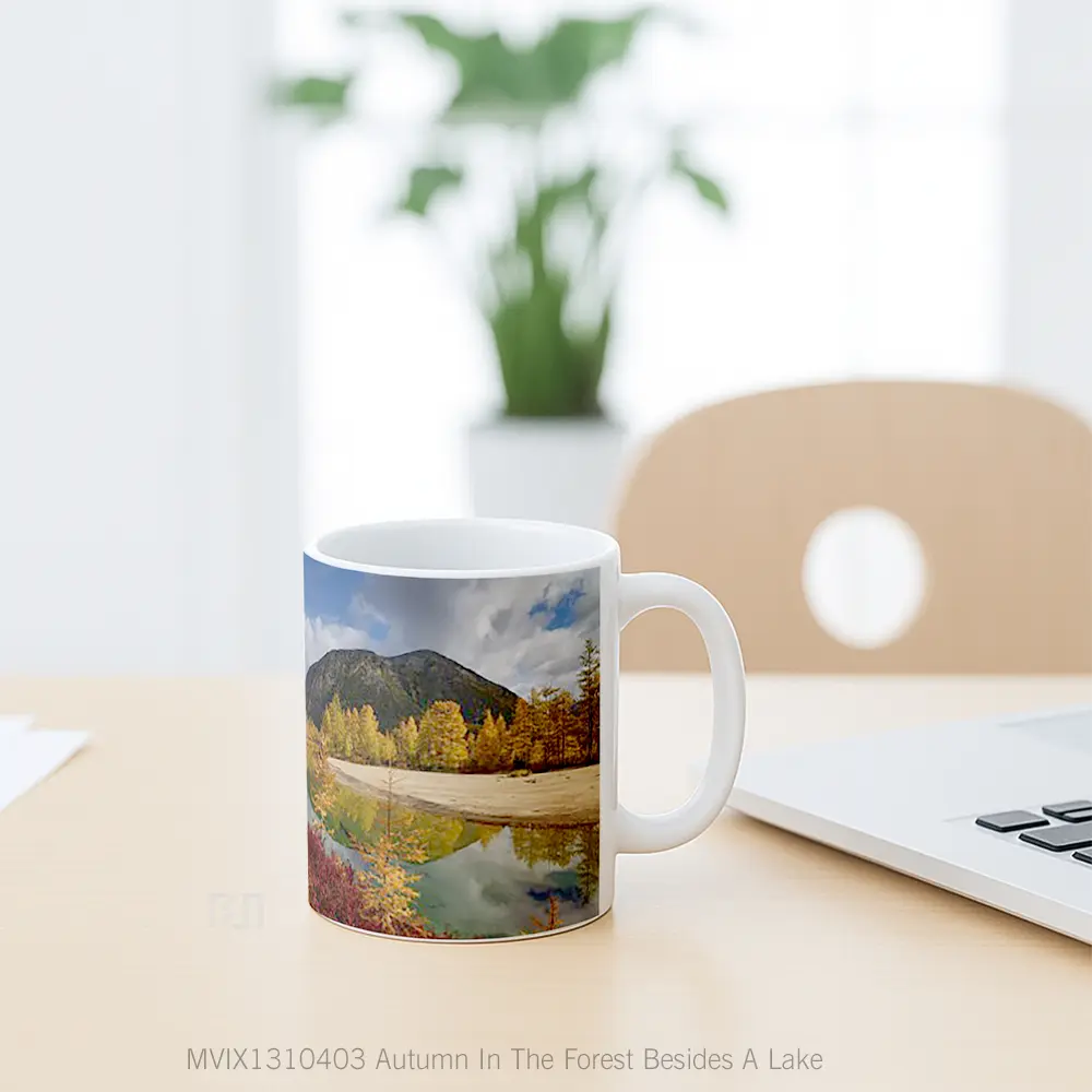 Mug Autumn In The Forest Besides A Lake Gelas Pemandangan Alam - All-side / Desain