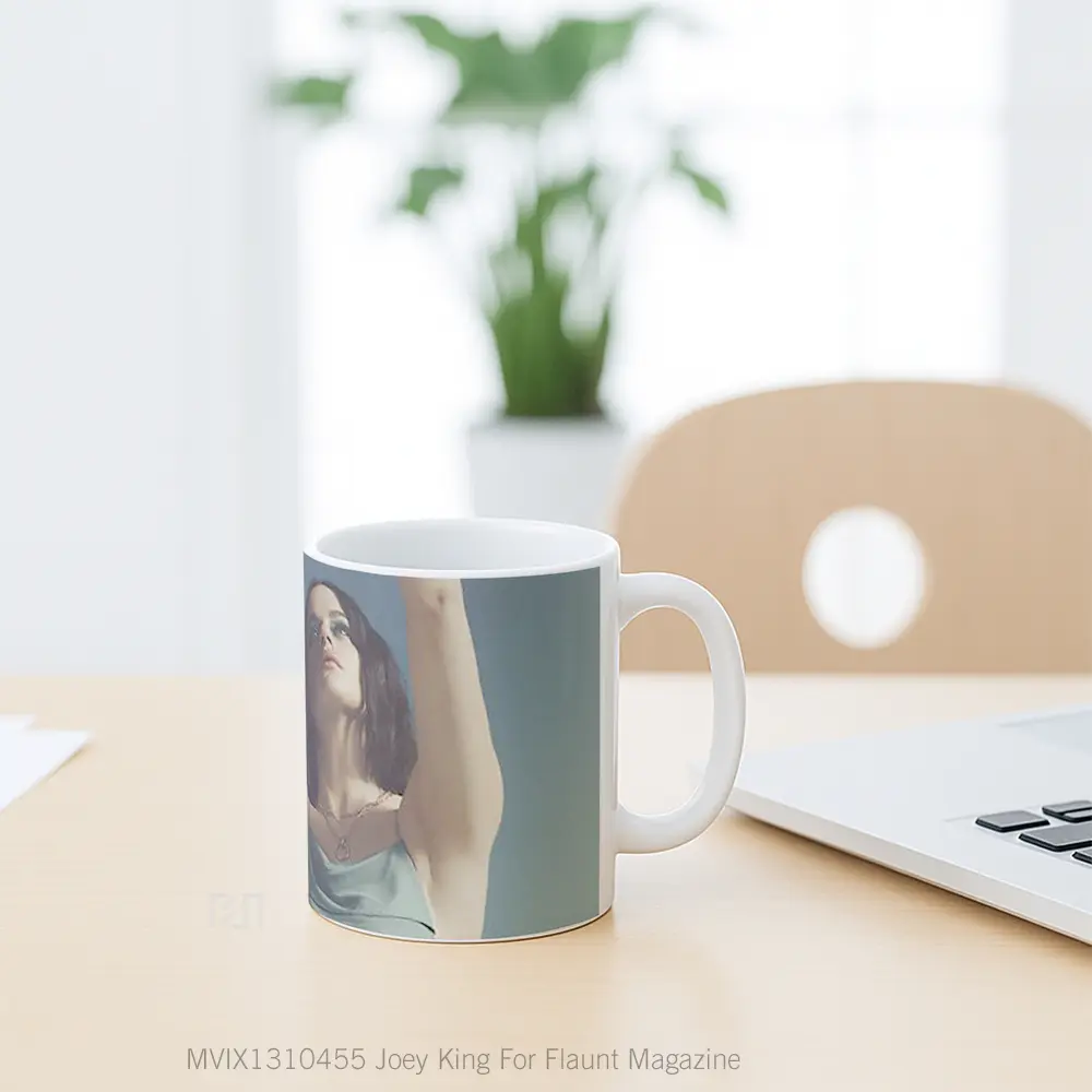 Mug Joey King For Flaunt Magazine Gelas Keramik Unik - All-side / Desain