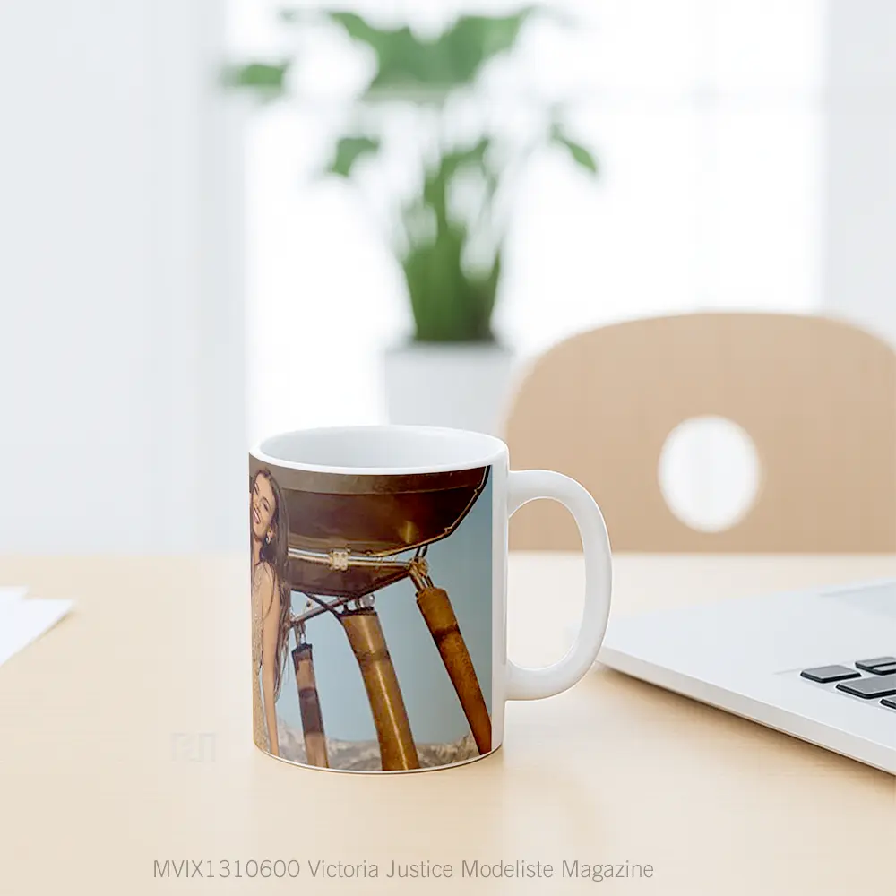 Mug Victoria Justice Modeliste Magazine Gelas Keramik Unik - All-side / Desain