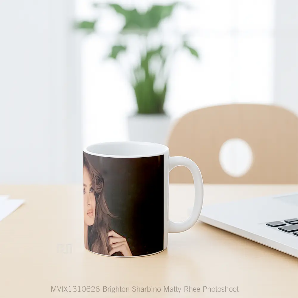 Mug Brighton Sharbino Matty Rhee Photoshoot Gelas Keramik Unik - Tampak Kanan