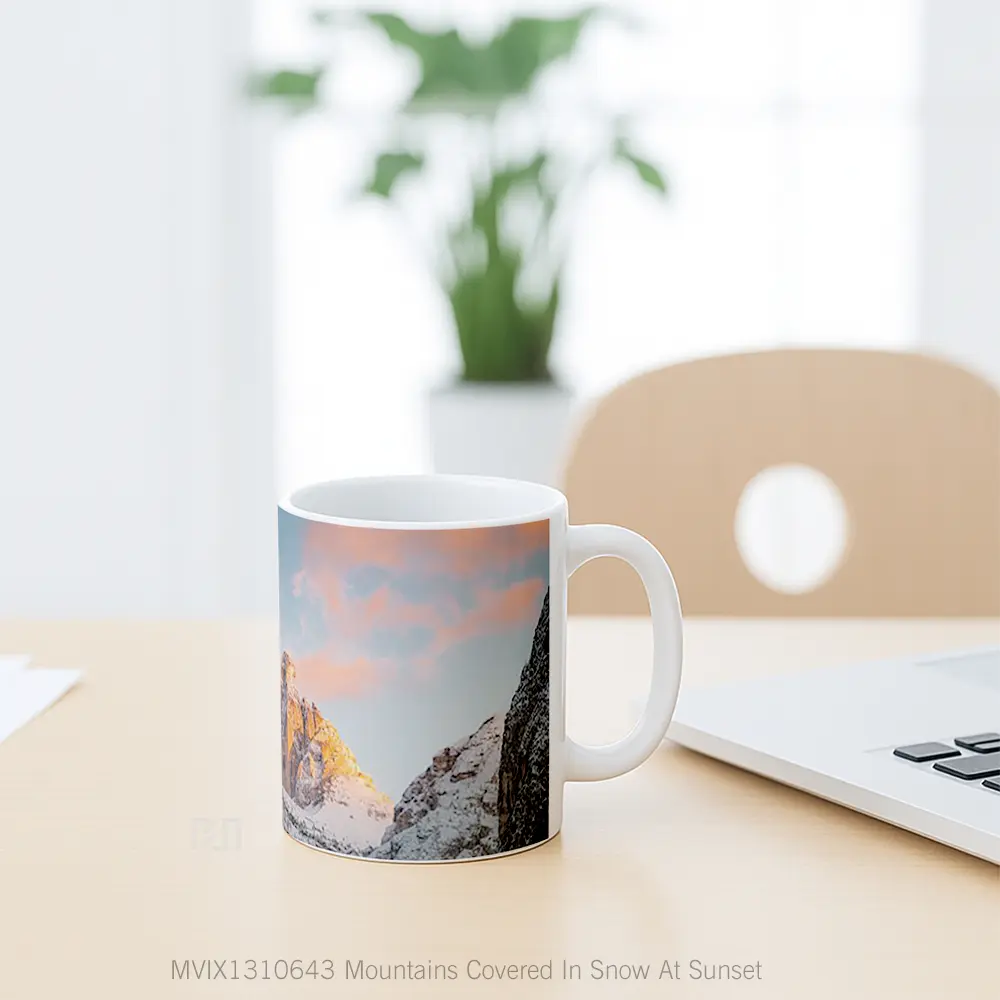Mug Mountains Covered In Snow At Sunset Gelas Pemandangan Alam - All-side / Desain