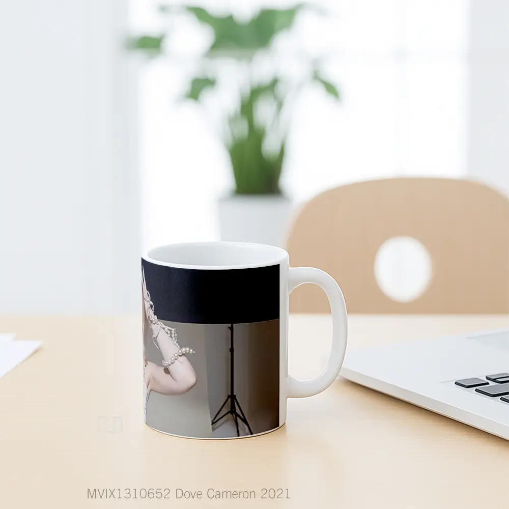 Mug Dove Cameron 2021 Gelas Keramik Unik - All-side / Desain
