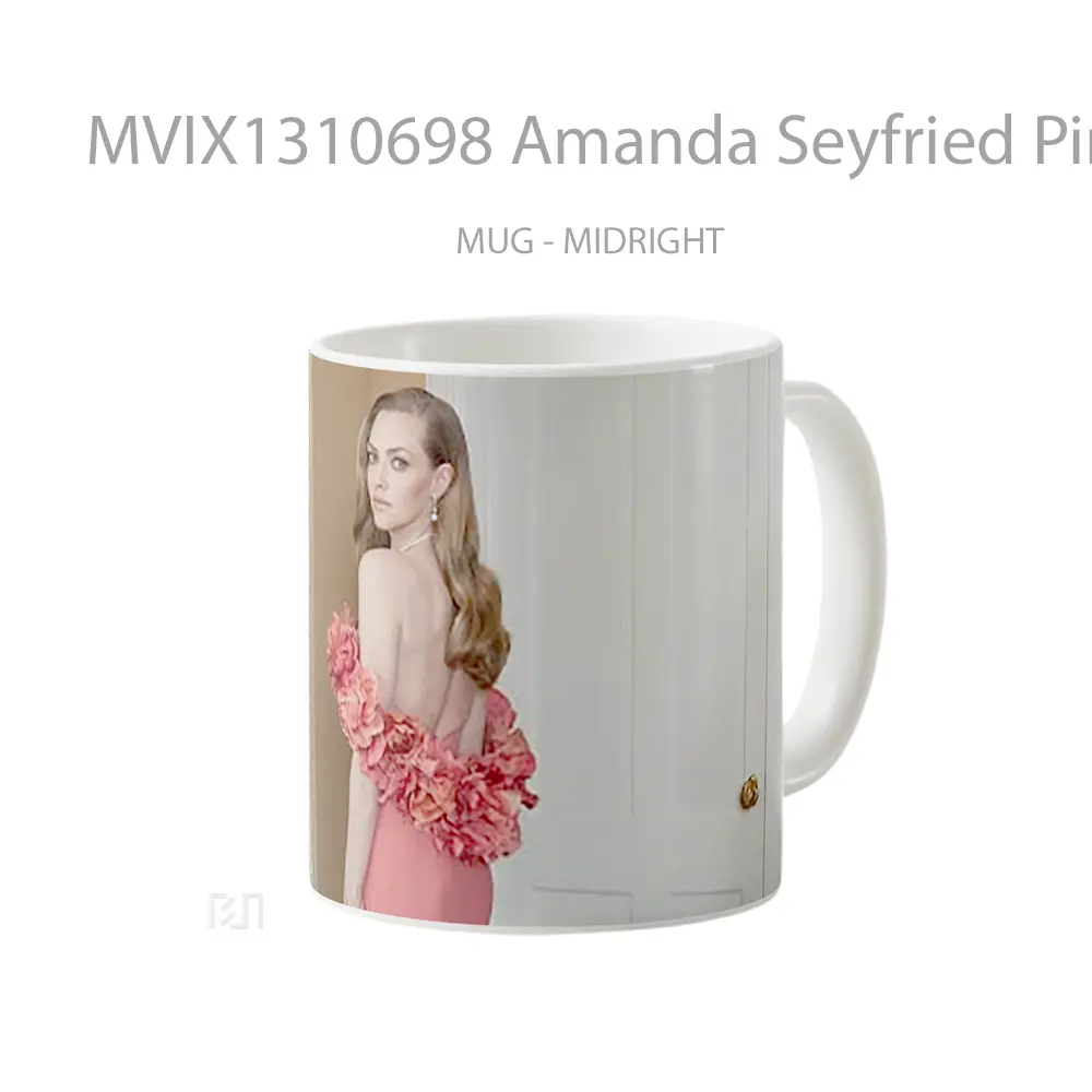 Mug Amanda Seyfried Pink Dress Gelas Keramik Unik - All-side / Desain