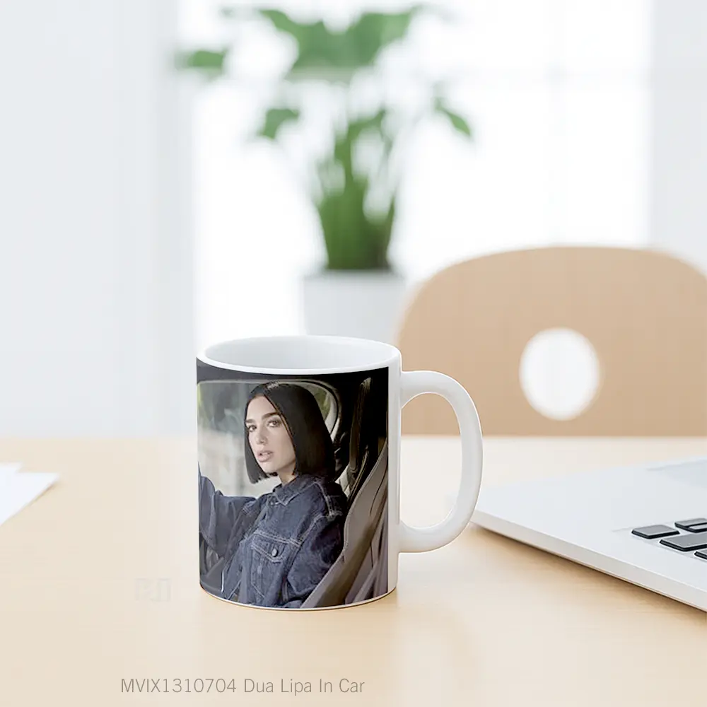 Mug Dua Lipa In Car Cangkir Mobil - All-side / Desain