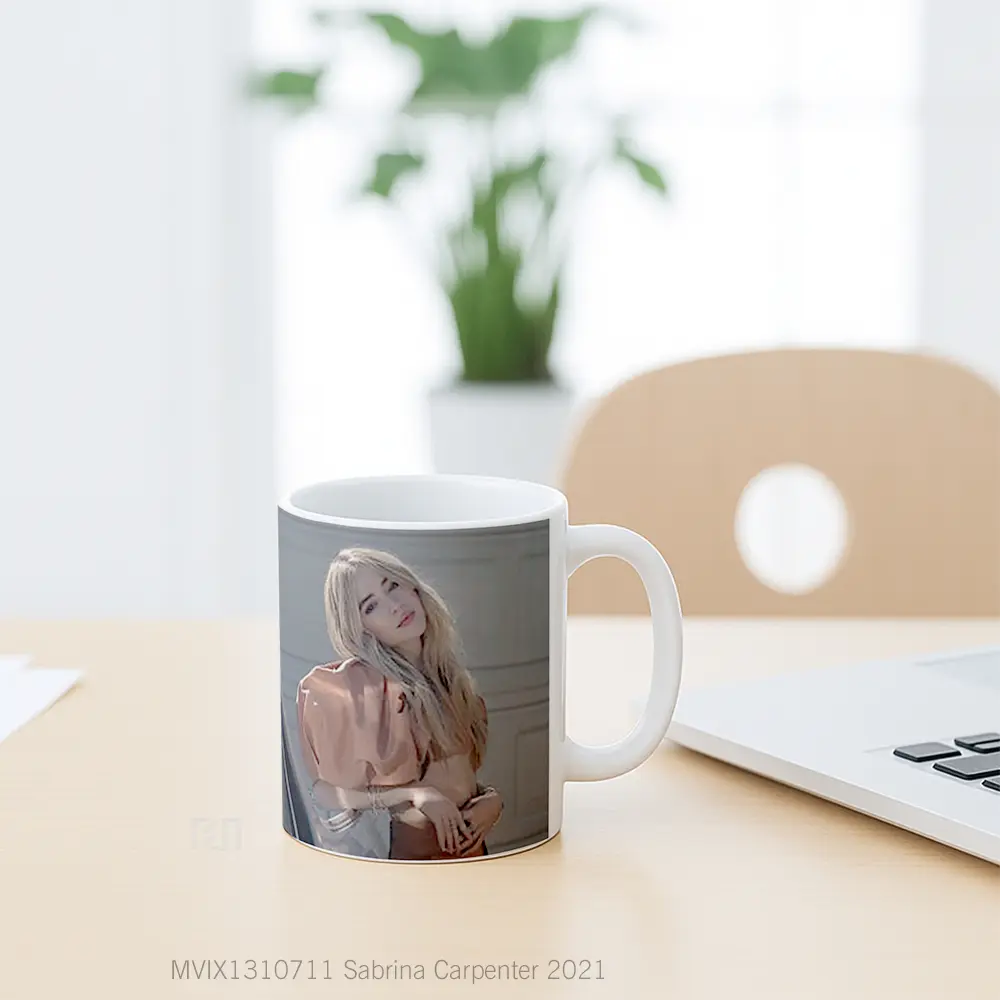 Mug Sabrina Carpenter 2021 Gelas Keramik Unik - All-side / Desain