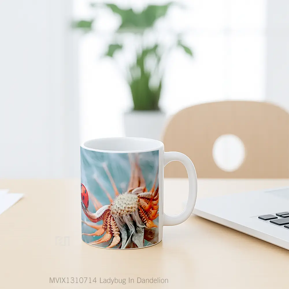 Mug Ladybug In Dandelion Gelas Hewan Lucu - All-side / Desain