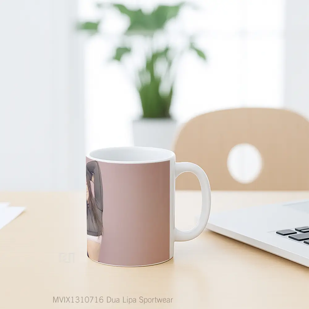 Mug Dua Lipa Sportwear Gelas Selebriti - All-side / Desain