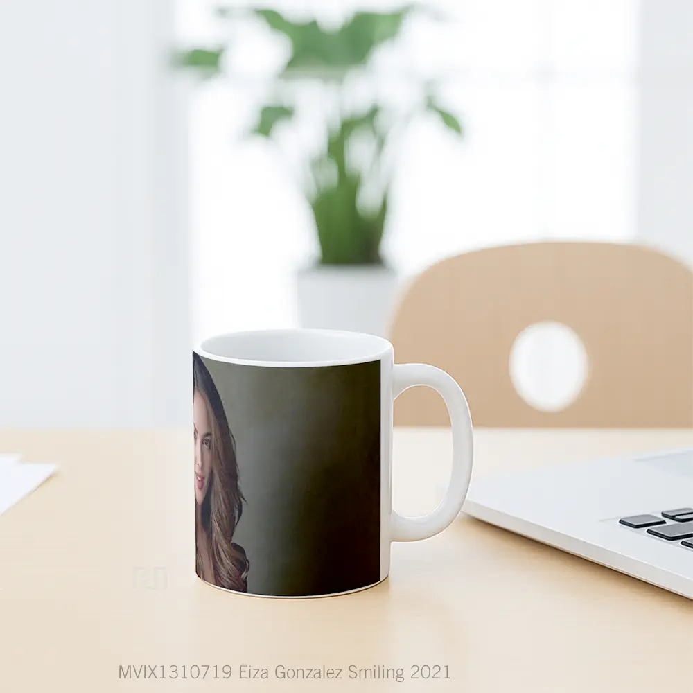 Mug Eiza Gonzalez Smiling 2021 Gelas Selebriti - All-side / Desain