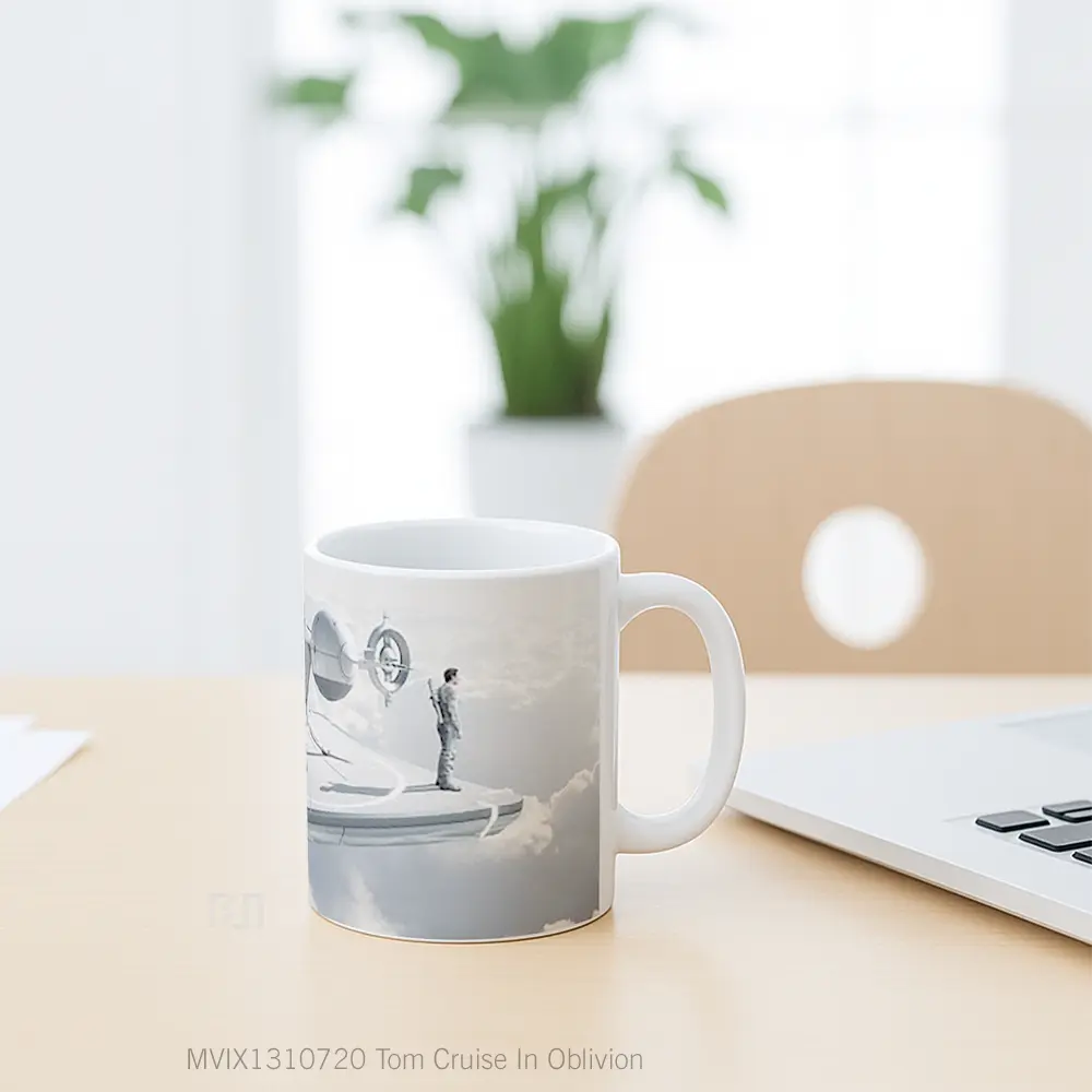 Mug Tom Cruise In Oblivion Gelas Keramik Unik - All-side / Desain