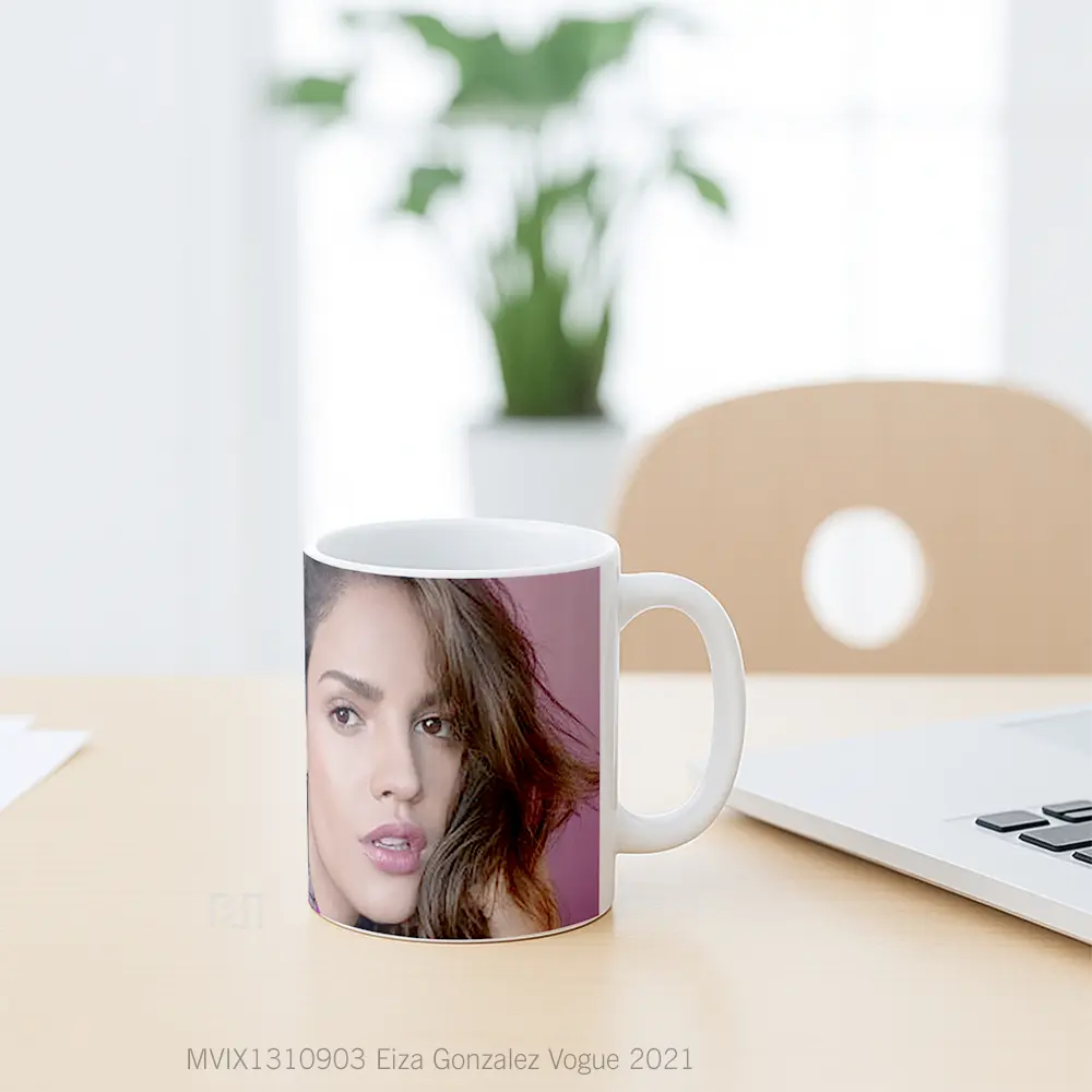 Mug Eiza Gonzalez Vogue 2021 Gelas Selebriti - All-side / Desain