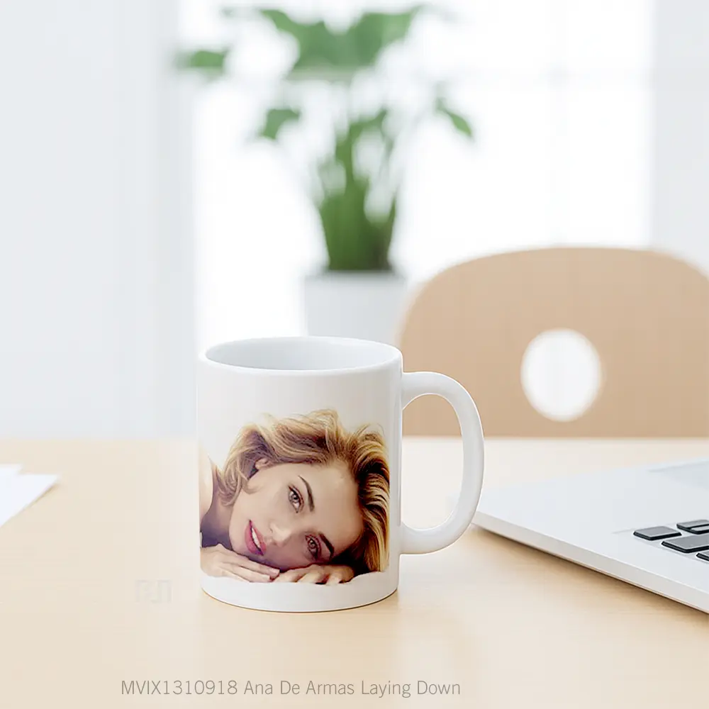 Mug Ana De Armas Laying Down Gelas Keramik Unik - All-side / Desain