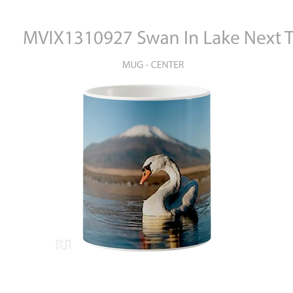 Mug Swan In Lake Next To Mountain Gelas Pemandangan Alam