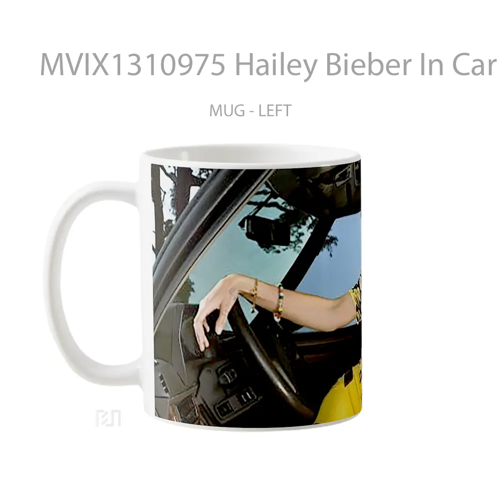 Mug Hailey Bieber In Car Cangkir Mobil - All-side / Desain