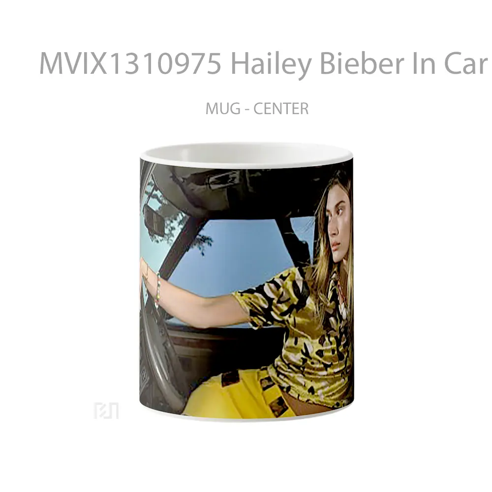 Mug Hailey Bieber In Car Cangkir Mobil