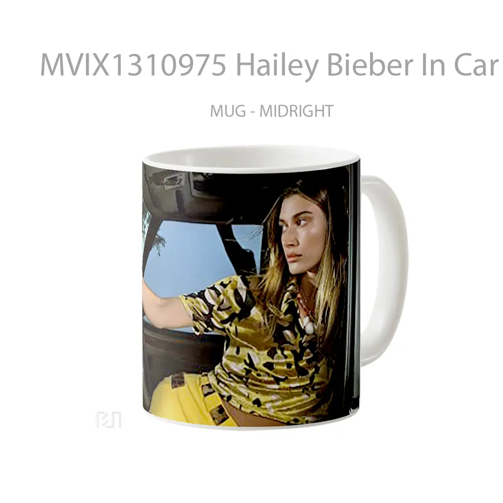 Mug Hailey Bieber In Car Cangkir Mobil - All-side / Desain