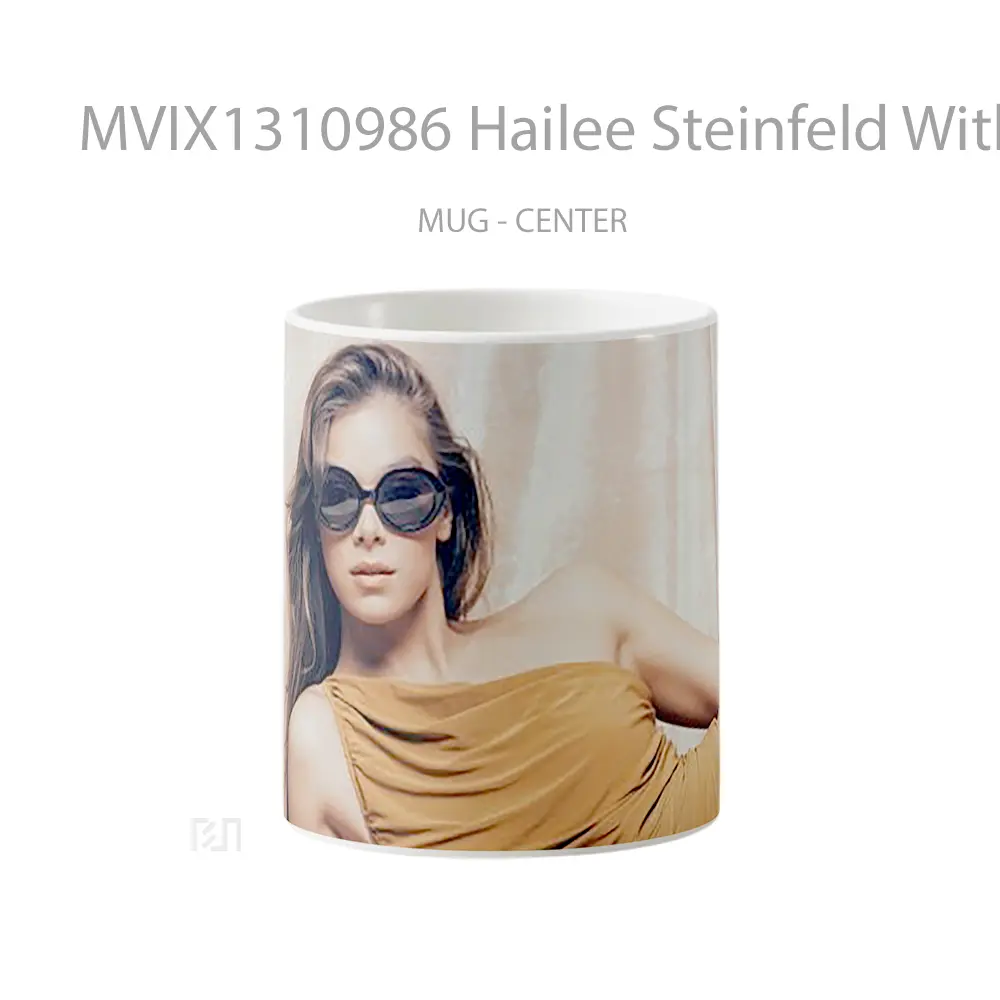 Mug Hailee Steinfeld With Sunglasses Gelas Selebriti
