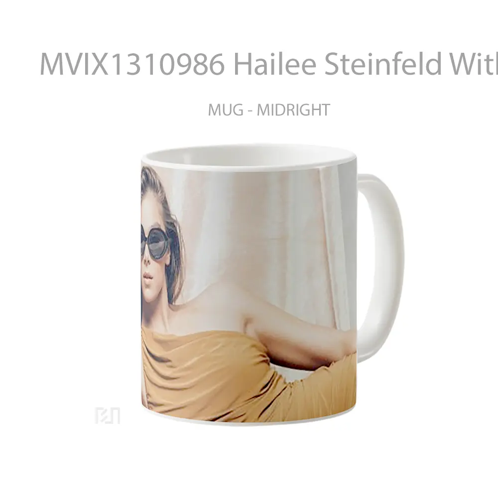 Mug Hailee Steinfeld With Sunglasses Gelas Selebriti - All-side / Desain