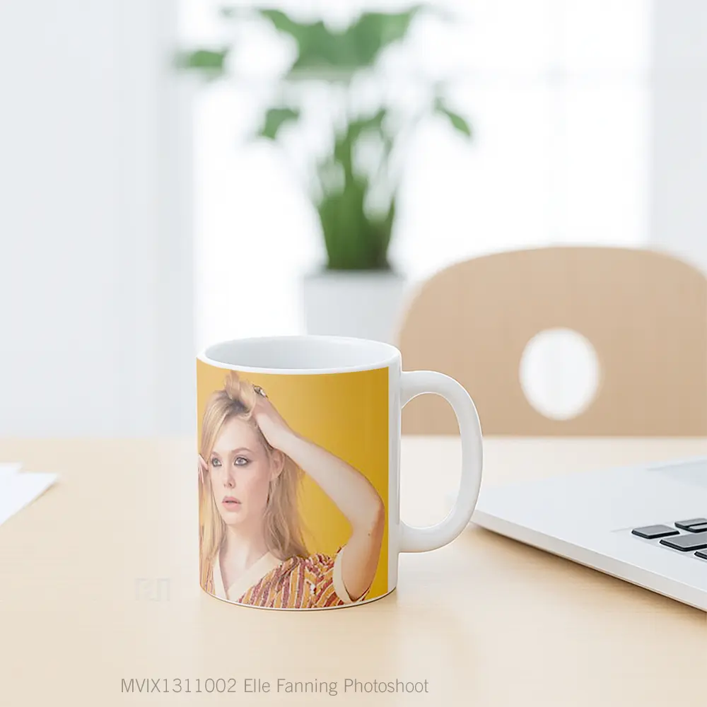 Mug Elle Fanning Photoshoot Gelas Keramik Unik - All-side / Desain