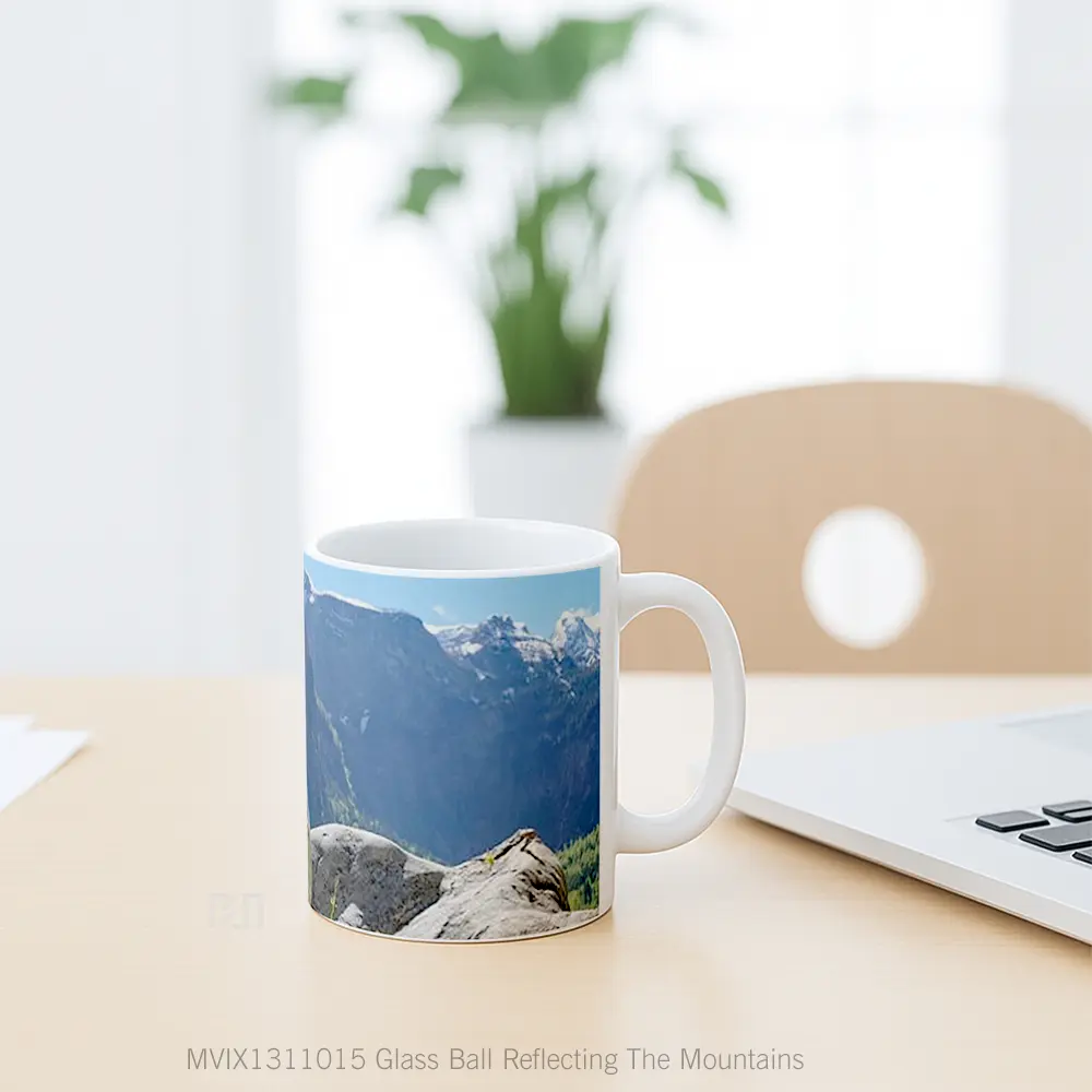 Mug Glass Ball Reflecting The Mountains Gelas Pemandangan Alam - All-side / Desain