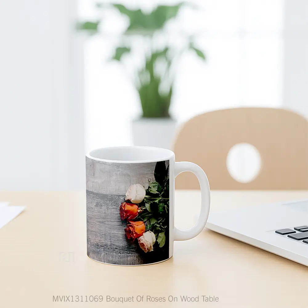 Mug Bouquet Of Roses On Wood Table Gelas Keramik Unik - All-side / Desain