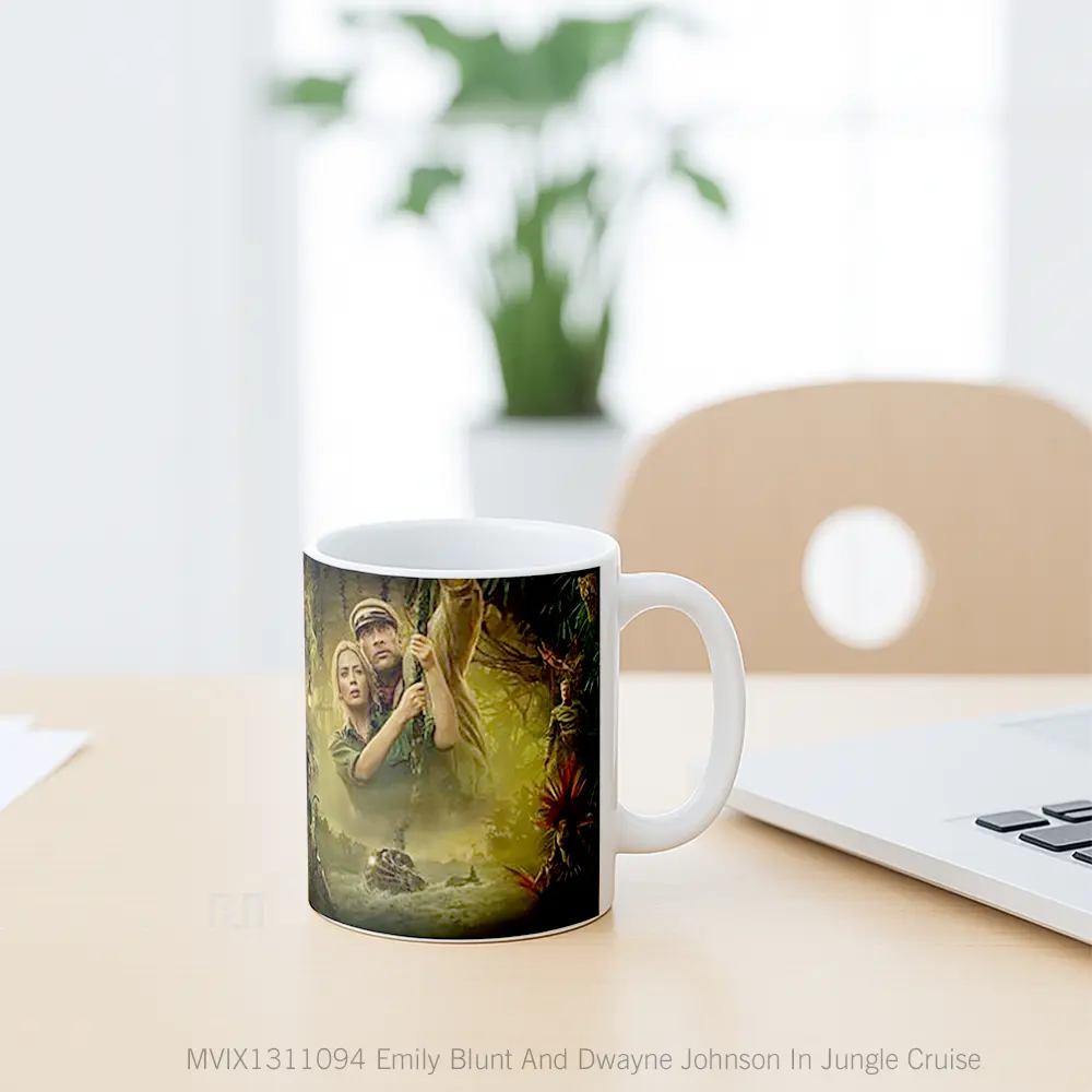 Mug Emily Blunt And Dwayne Johnson In Jungle Cruise Gelas Keramik Unik - All-side / Desain