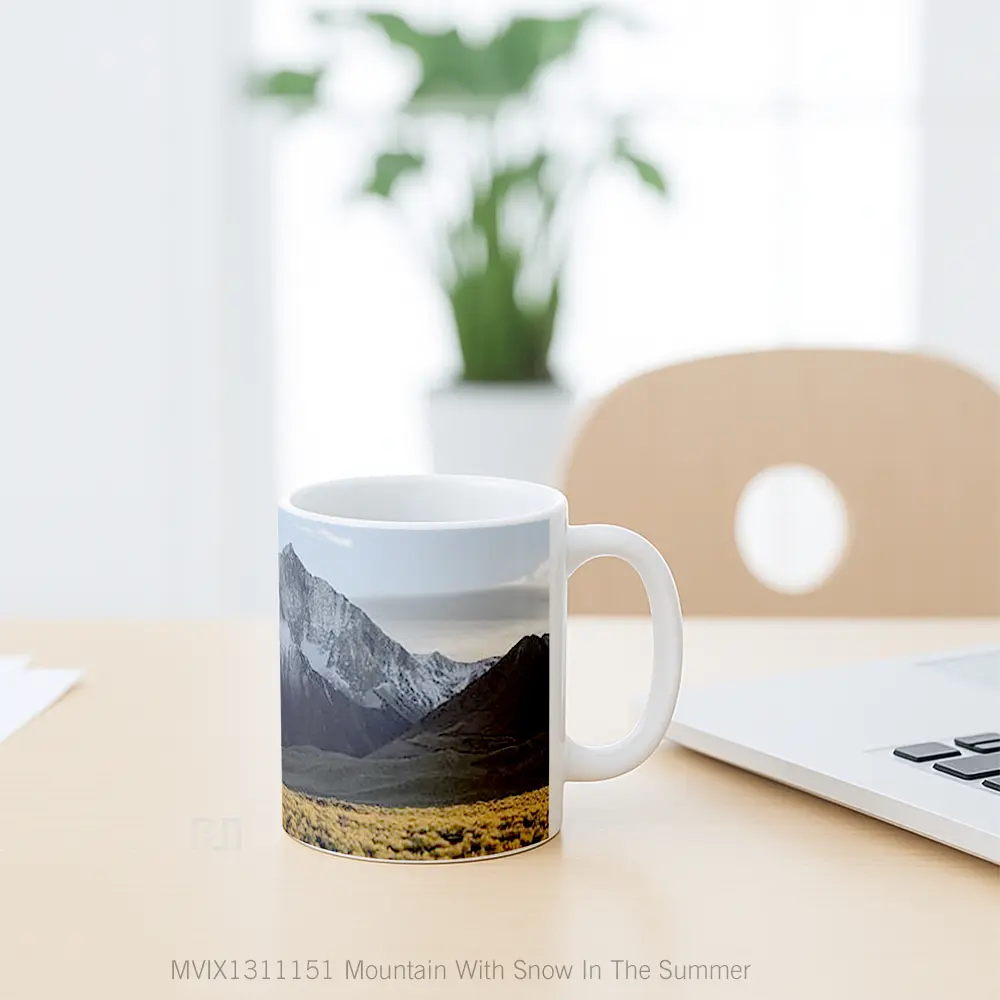 Mug Mountain With Snow In The Summer Gelas Pemandangan Alam - All-side / Desain