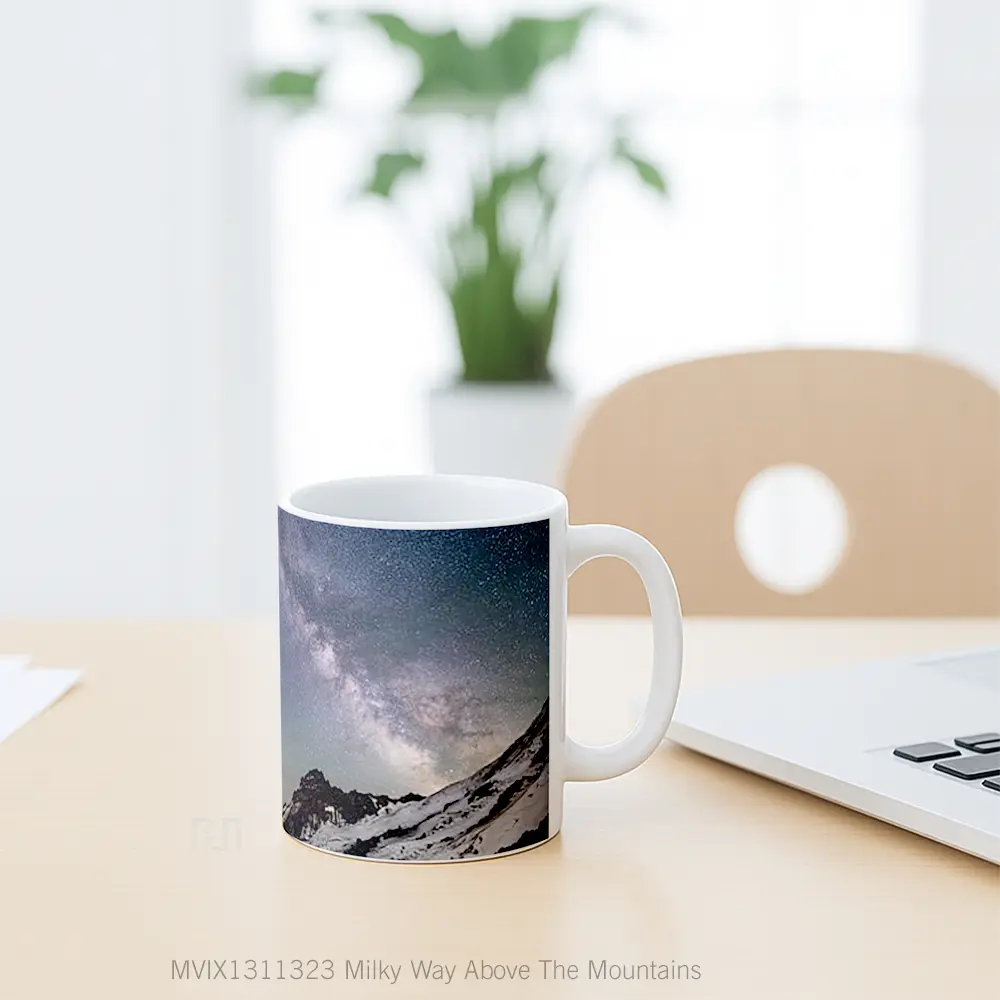 Mug Milky Way Above The Mountains Gelas Pemandangan Alam - All-side / Desain
