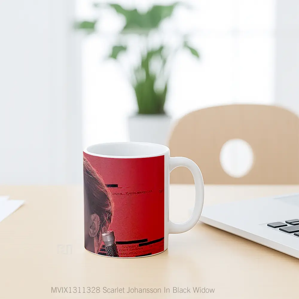 Mug Scarlet Johansson In Black Widow Gelas Superhero - All-side / Desain
