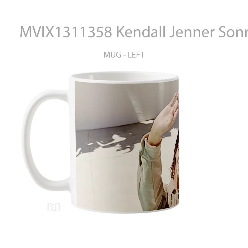 Mug Kendall Jenner Sonriendo Al Sol Gelas Selebriti - All-side / Desain